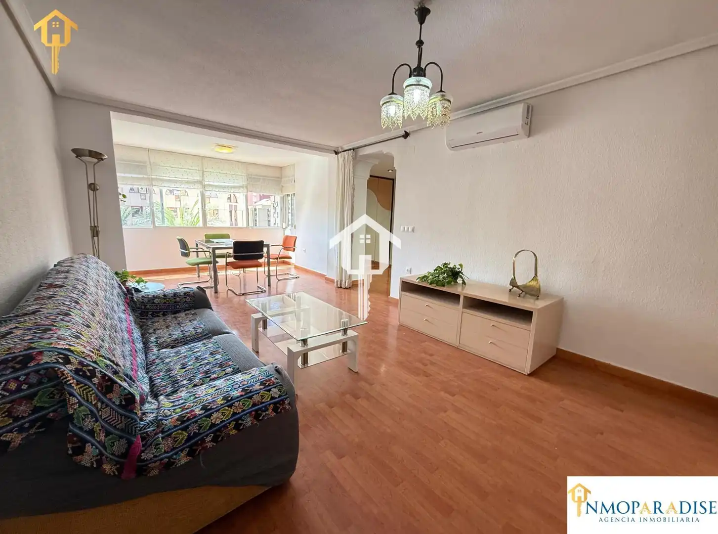 Sala d'estar de Pis de lloguer en Alicante / Alacant amb Aire condicionat, Jardí privat i Moblat