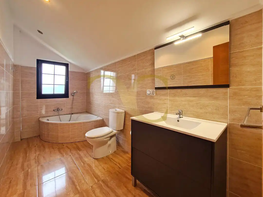 Baño de Casa o chalet en venta en Gijón  con Calefacción, Jardín privado y Balcón
