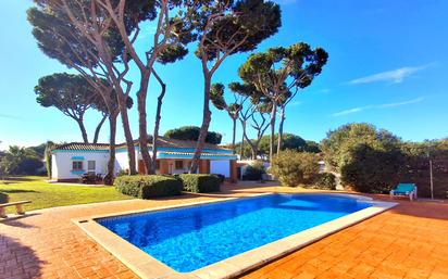 Vista exterior de Casa o xalet en venda en Chiclana de la Frontera amb Calefacció, Jardí privat i Terrassa