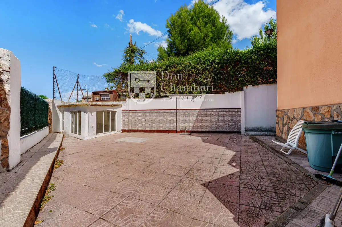 Exterior view of Houses for sale in Aranjuez  with Heating, Private garden and Terrace