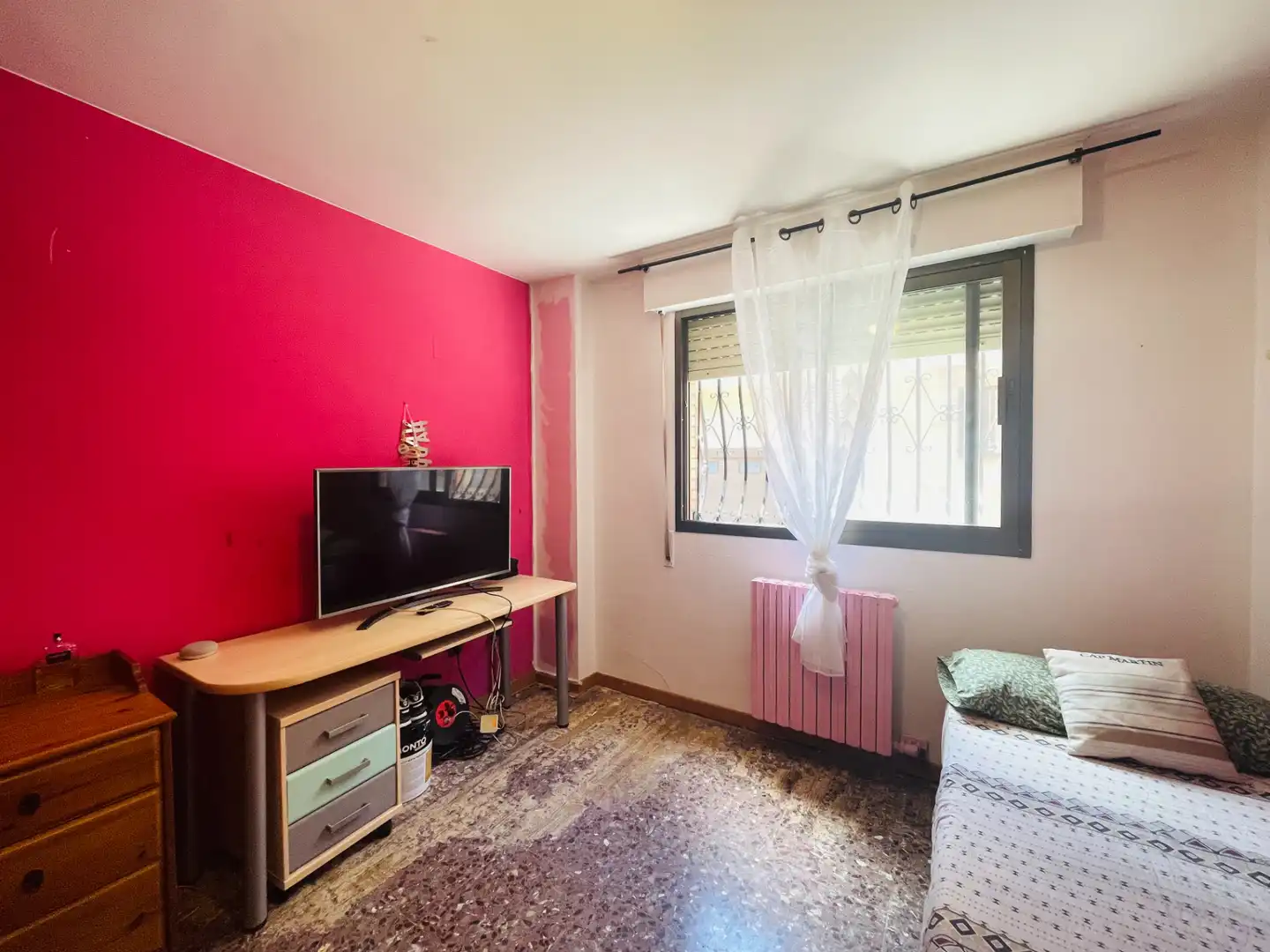 Habitación de Piso en venta en Zaragoza con Aire acondicionado, Calefacción y Jardín privado