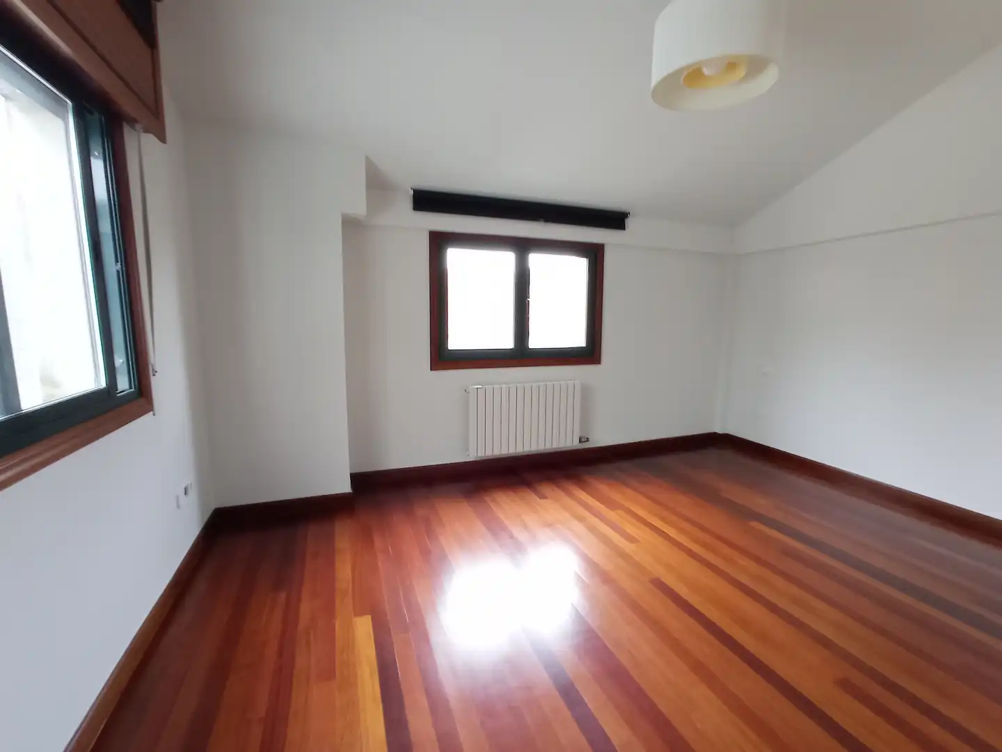 Schlafzimmer von Maisonette zum Verkauf in Pontevedra Capital  mit Heizung, Parkett und Terrasse