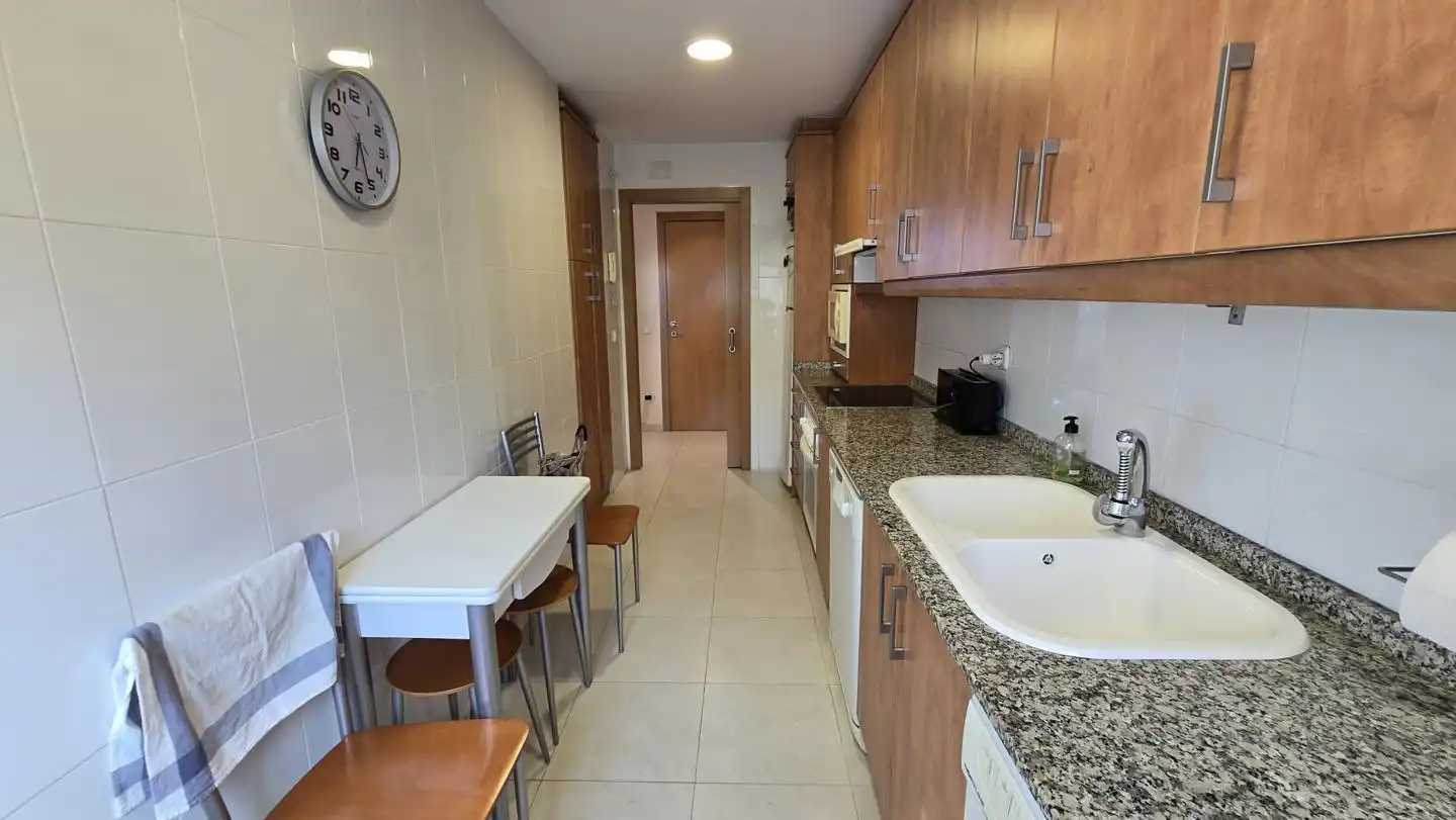Cocina de Apartamento de alquiler en Gandia con Terraza, Amueblado y Piscina comunitaria