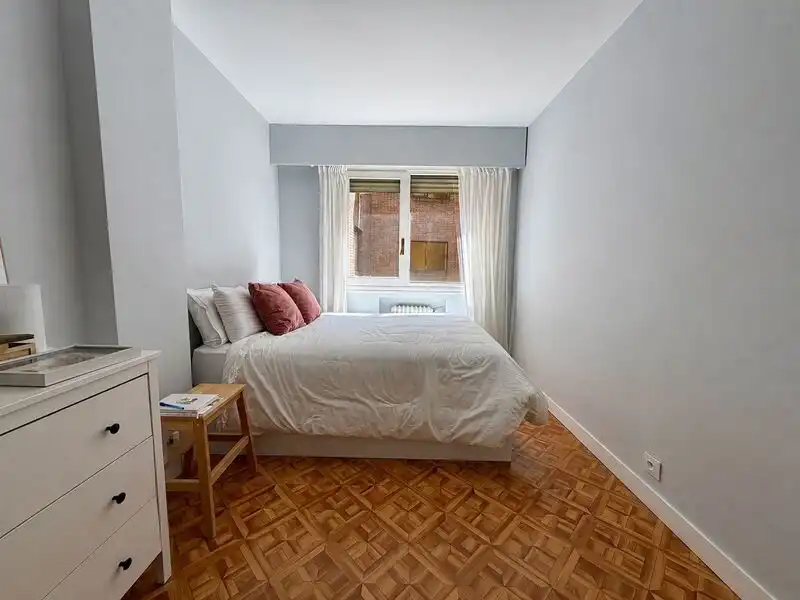 Bedroom of Flat for sale in Madrid  with Air Conditioner, Heating and Swimming Pool