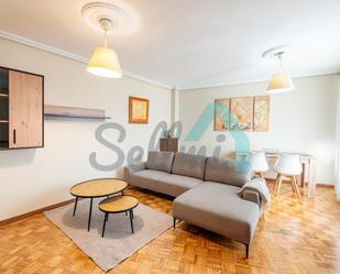 Living room of Flat to rent in Oviedo   with Heating, Parquet flooring and Furnished