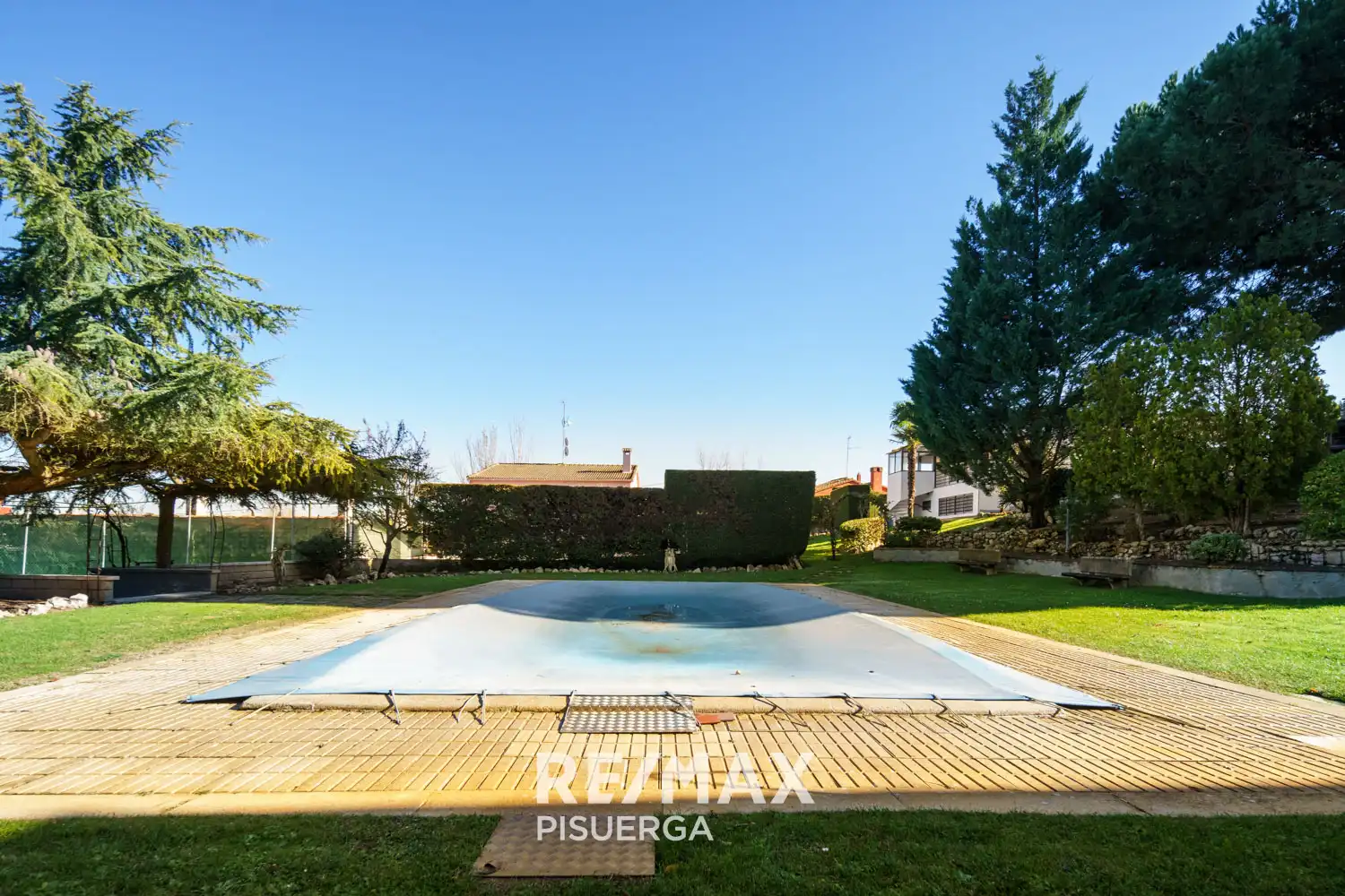 Piscina de Casa o xalet en venda en Tudela de Duero amb Calefacció, Jardí privat i Terrassa