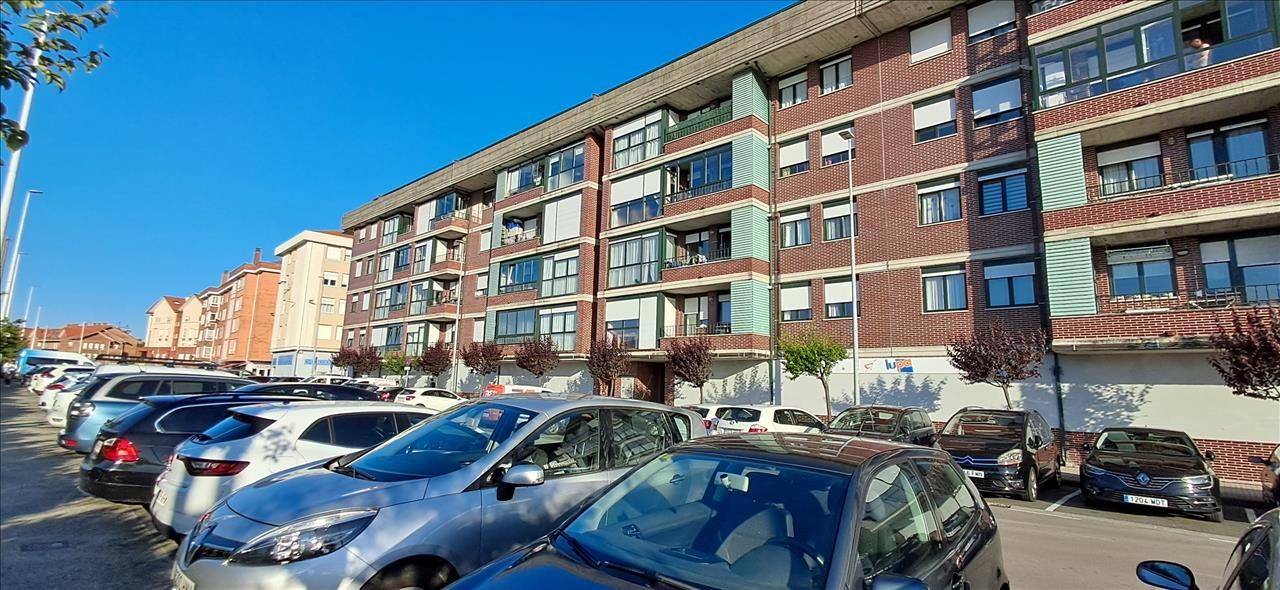 Außenansicht von Wohnungen zum Verkauf in Santa Cruz de Bezana