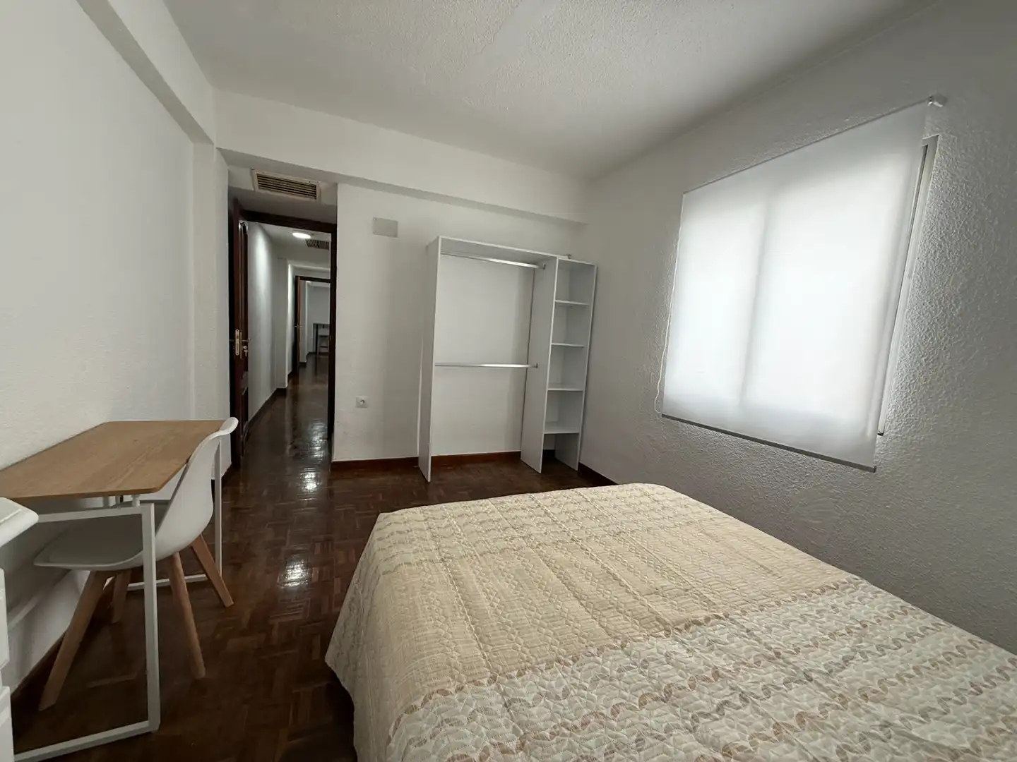 Schlafzimmer von Wohnung zur untervermieten in Córdoba mit Klimaanlage, Heizung und Möbliert