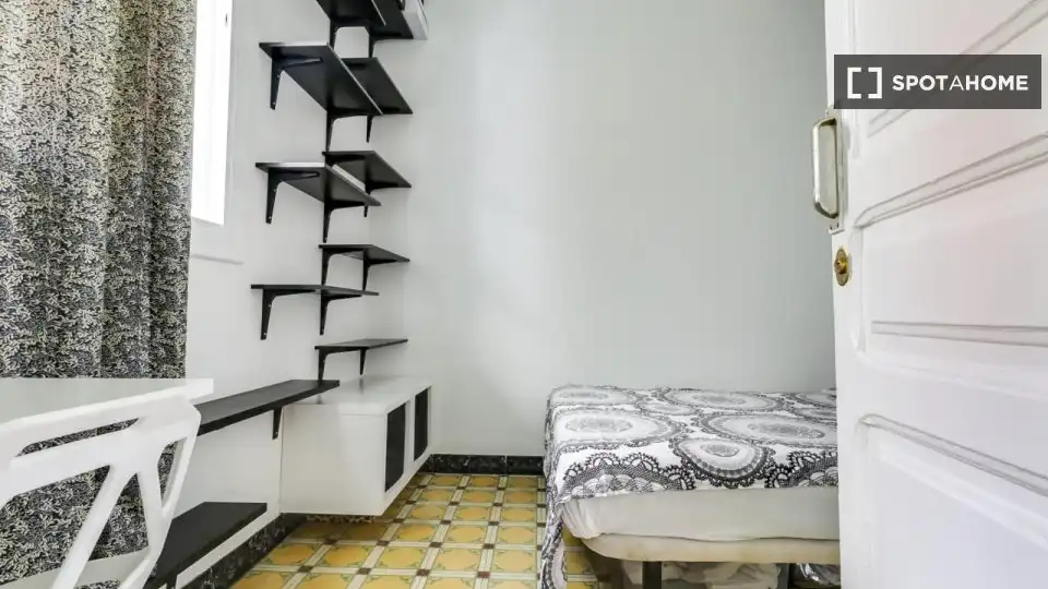 Bedroom of Flat for rent in L'Hospitalet de Llobregat  with Air Conditioner, Heating and Furnished