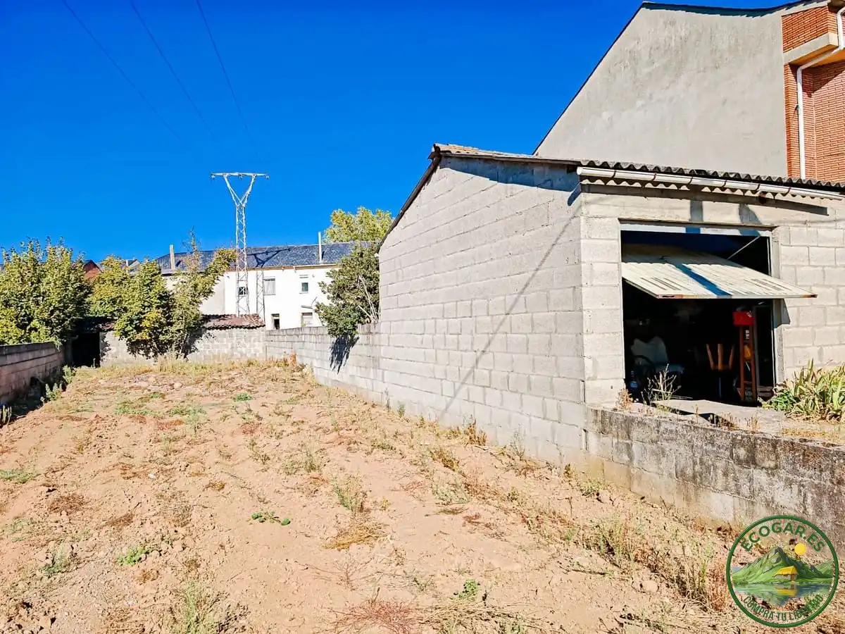 Casa adosada en venda a Compostilla - Columbrianos