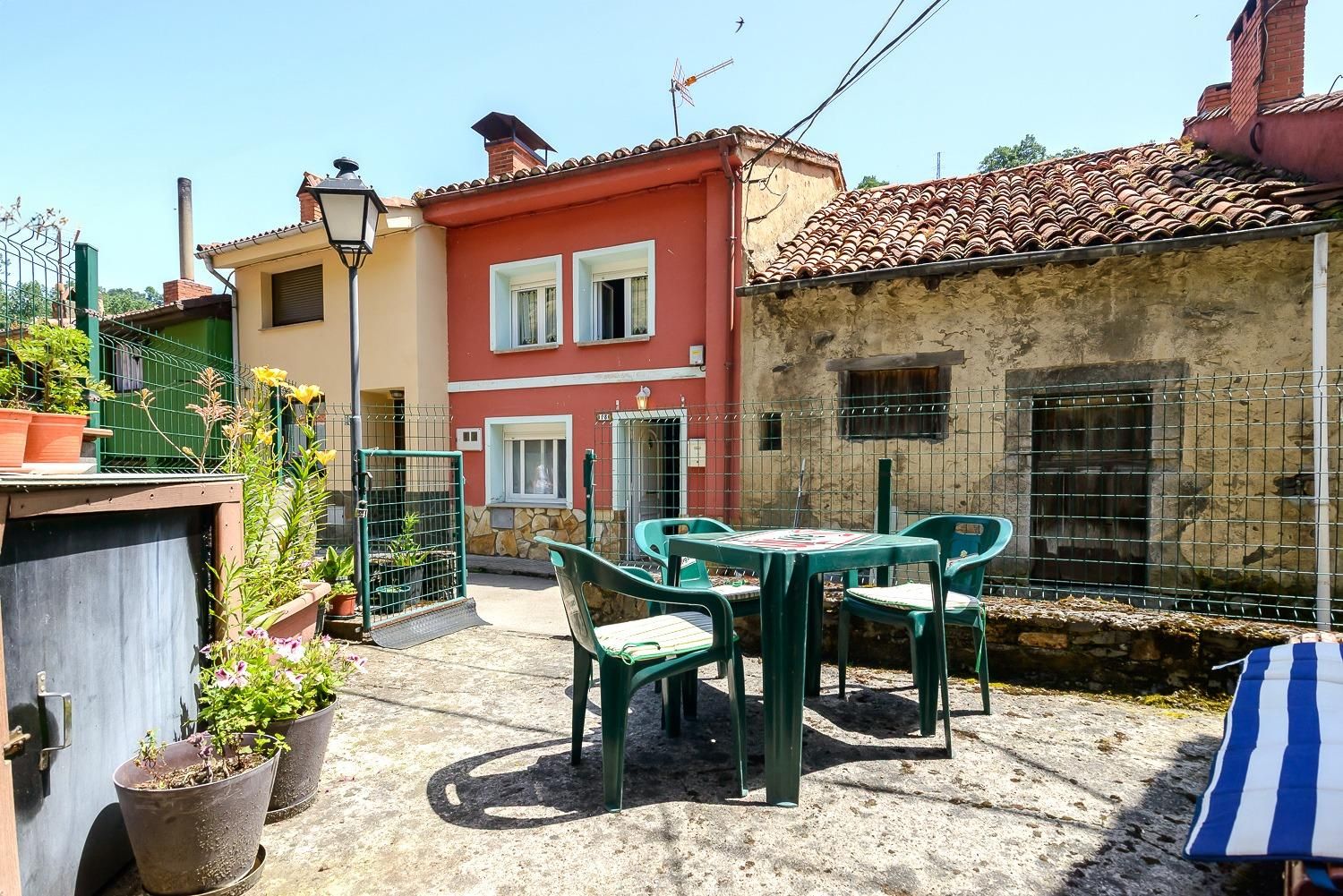 Vista exterior de Casa o xalet en venda en Aller amb Calefacció i Terrassa