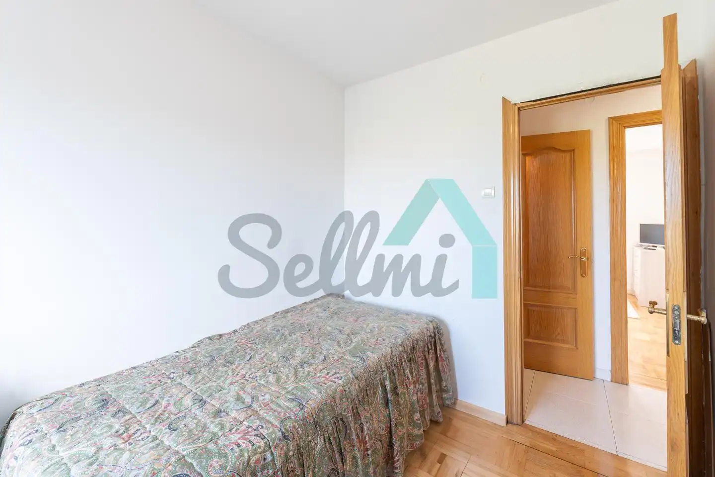 Habitación de Planta baja en venta en Avilés con Calefacción, Parquet y Trastero
