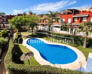 Vista exterior de Casa adosada de lloguer en Vélez-Málaga amb Aire condicionat, Calefacció i Jardí privat