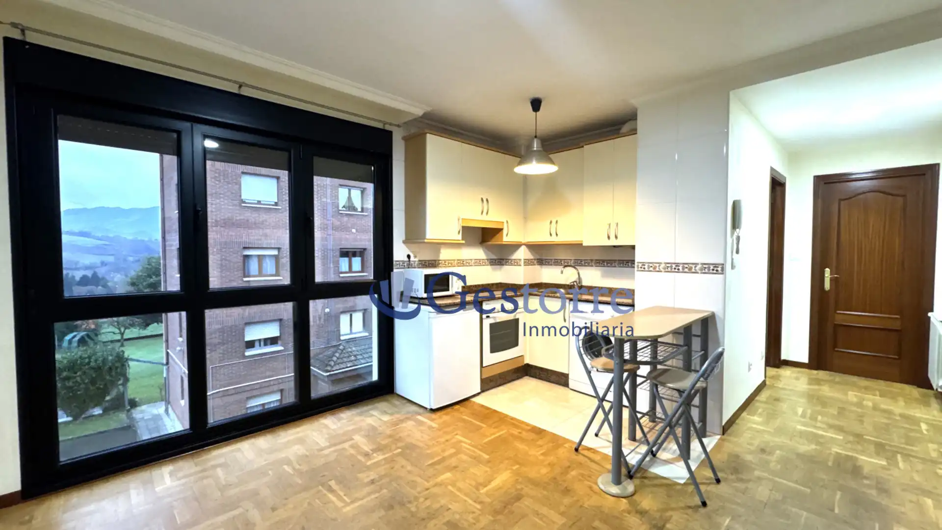 Vista exterior de Piso en venta en Oviedo  con Calefacción y Trastero