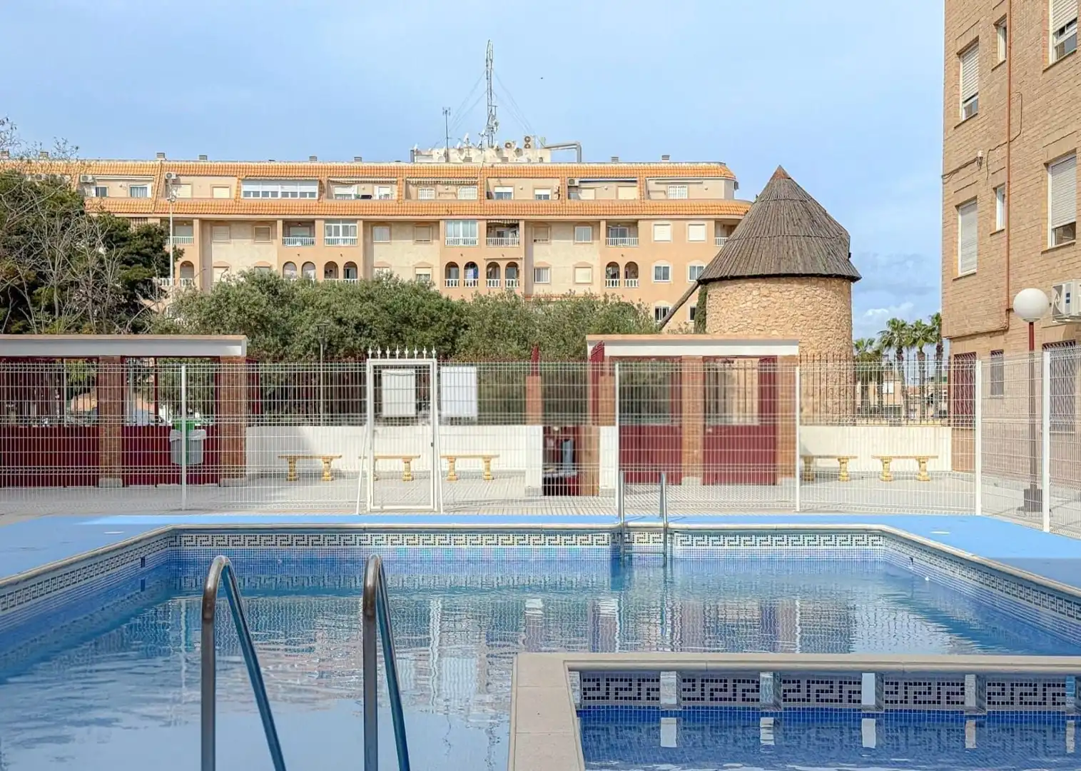 Schwimmbecken von Wohnungen zum Verkauf in Torrevieja mit Terrasse, Möbliert und Gemeinschaftspool