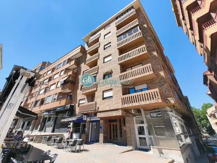 Vista exterior de Piso en venta en Segovia con Calefacción, Parquet y Trastero