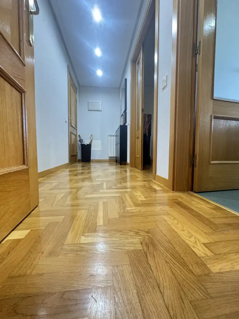 Piso en venta en Avilés con Calefacción, Parquet y Terraza
