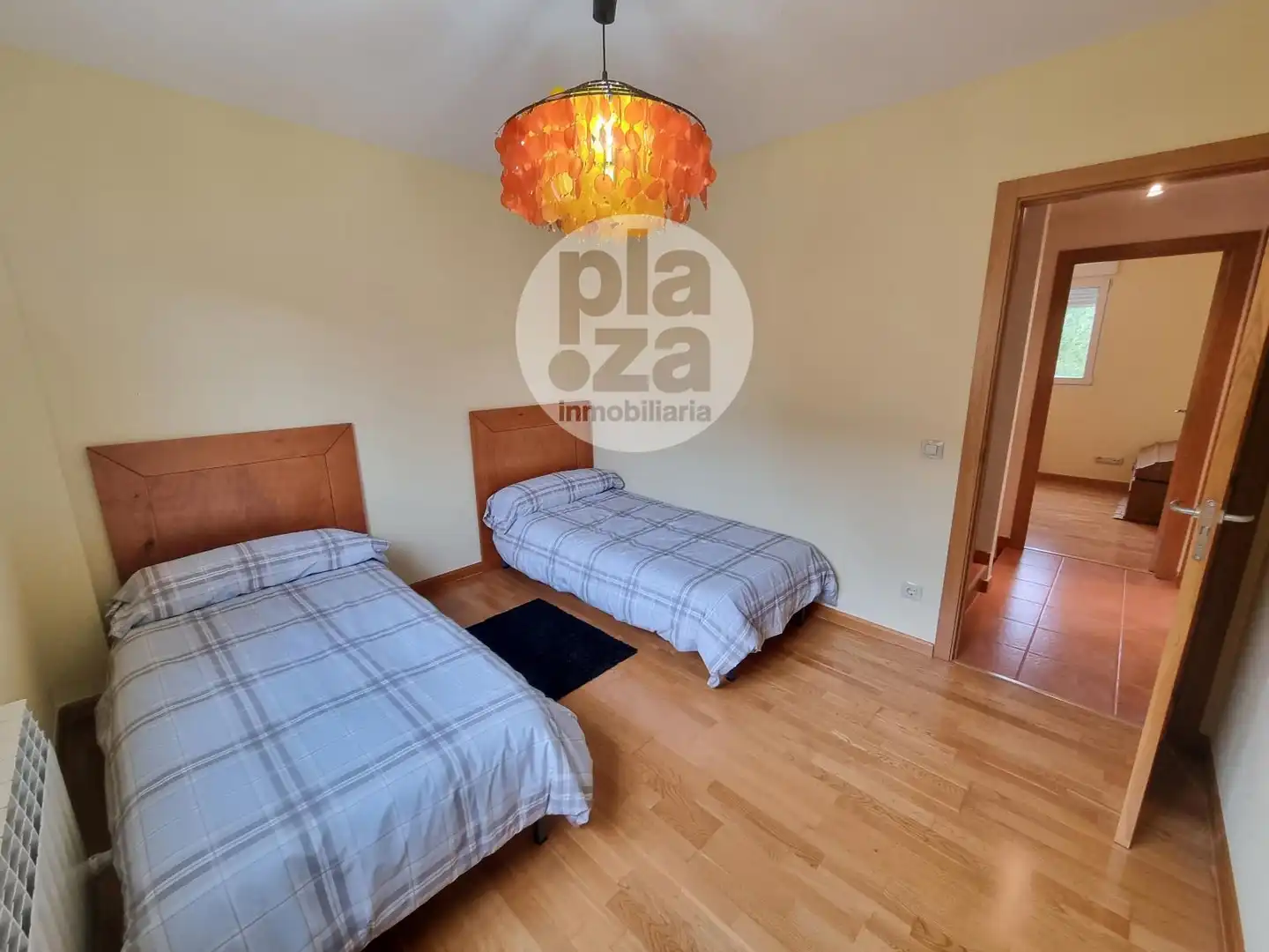 Habitación de Casa adosada en venta en Valdorros, Burgos