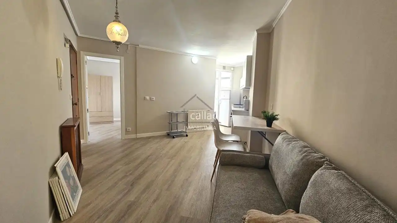 Habitación de Piso para compartir en Ferrol con Calefacción y Amueblado