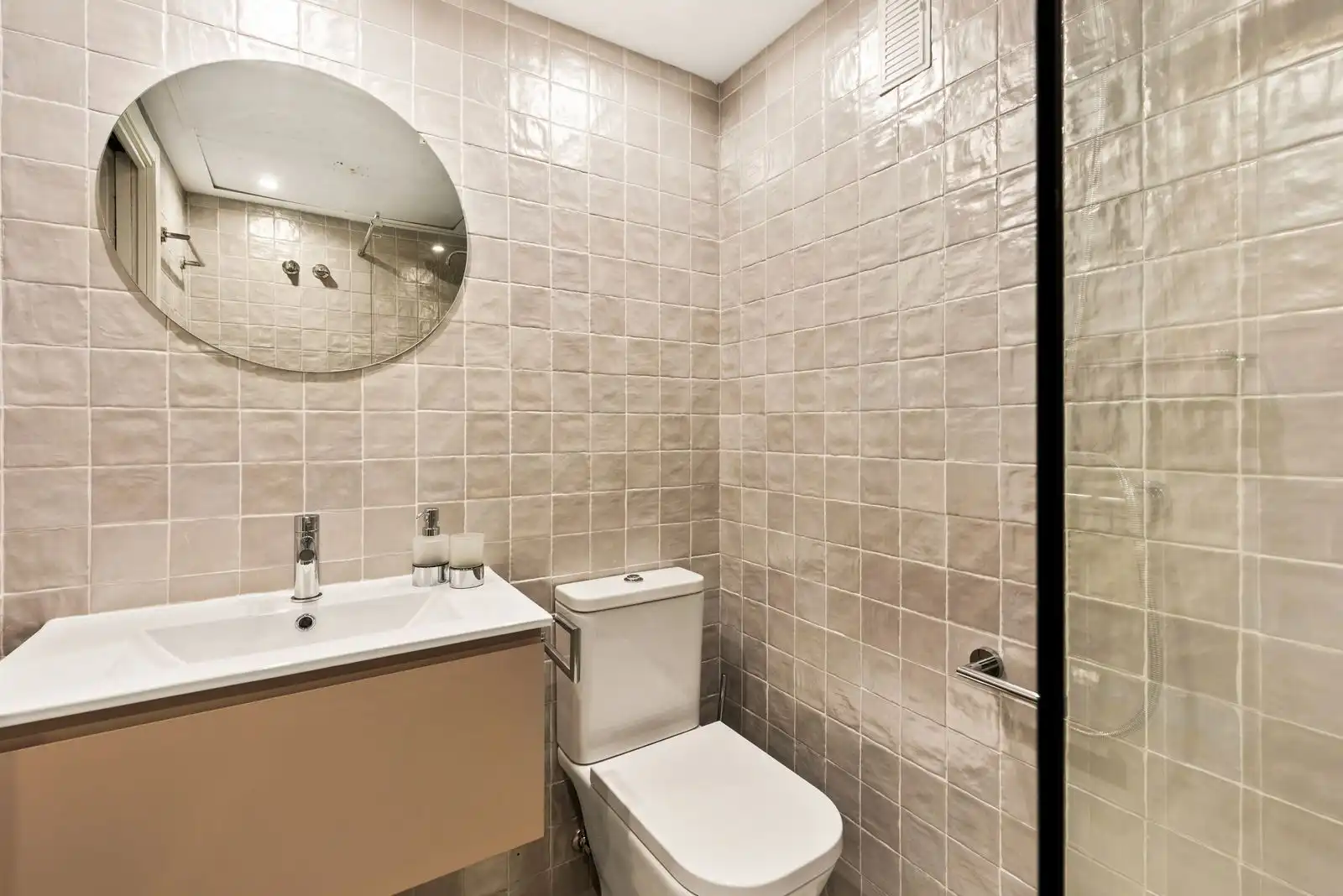 Baño de Piso en venta en Benahavís con Aire acondicionado, Terraza y Amueblado