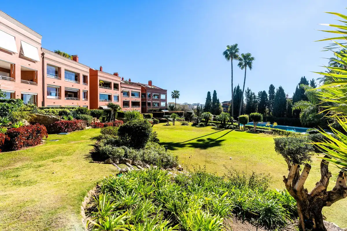 Jardín de Apartamento en venta en Marbella con Aire acondicionado, Amueblado y Internet