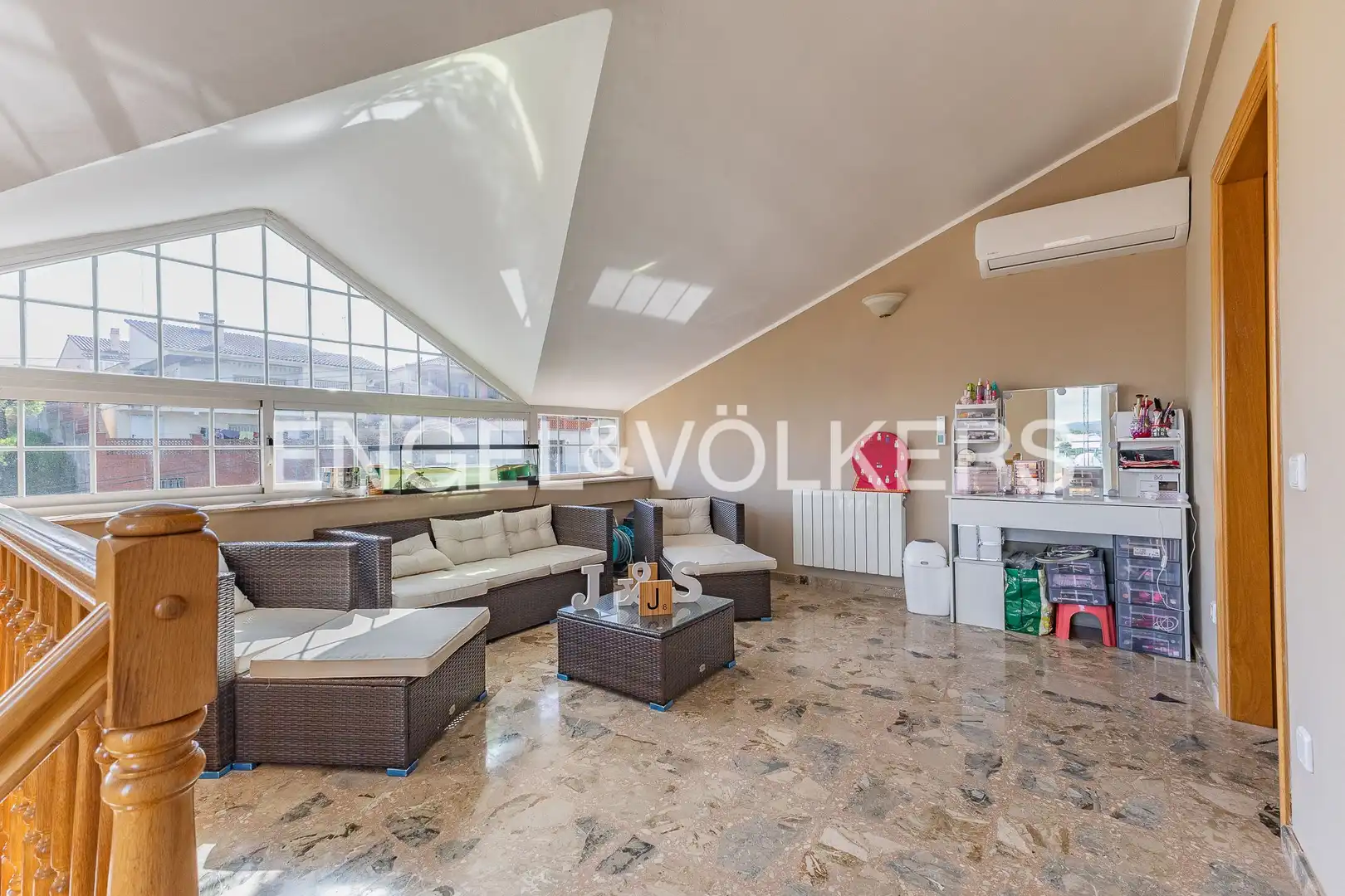 Sala d'estar de Casa o xalet en venda en Terrassa amb Aire condicionat, Calefacció i Jardí privat