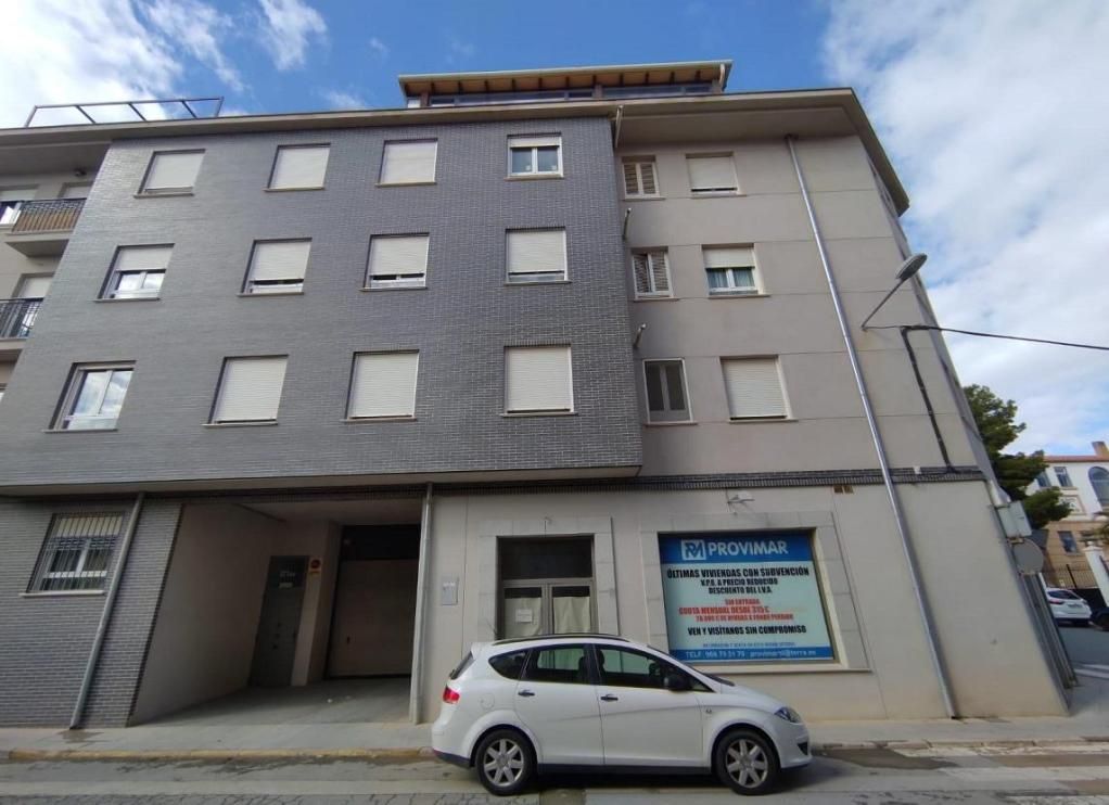 Vista exterior de Local en venta en Caudete