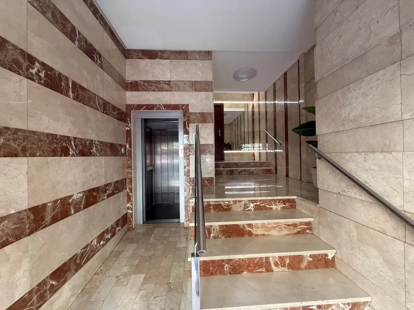 Appartamento con terrazza in vendita a Genil, imagen 2
