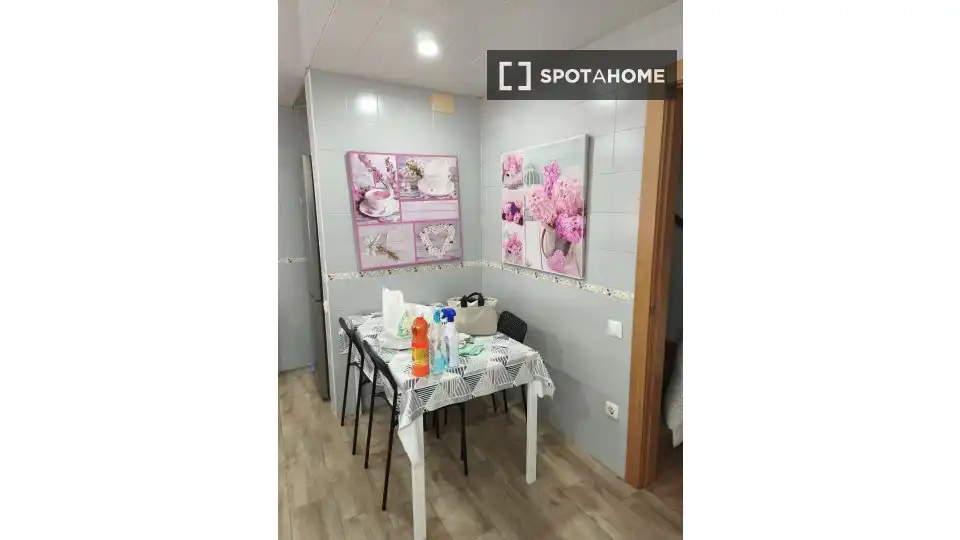 Menjador de Apartament per a compartir en Terrassa amb Aire condicionat, Calefacció i Terrassa