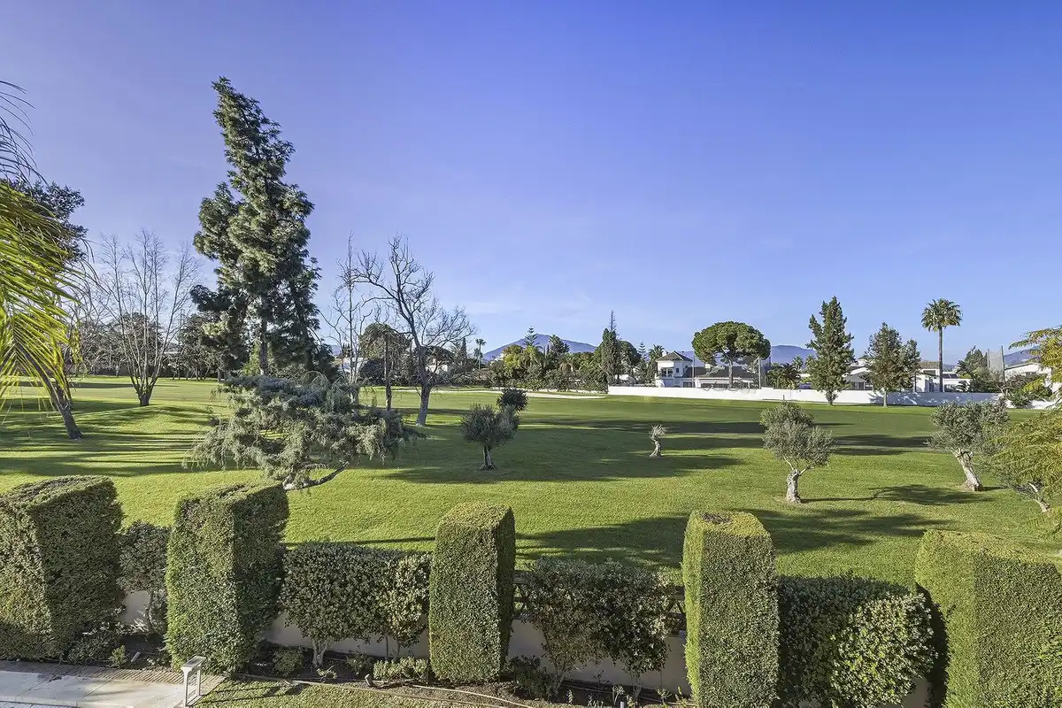 Jardí de Casa adosada en venda en Marbella amb Aire condicionat, Terrassa i Traster