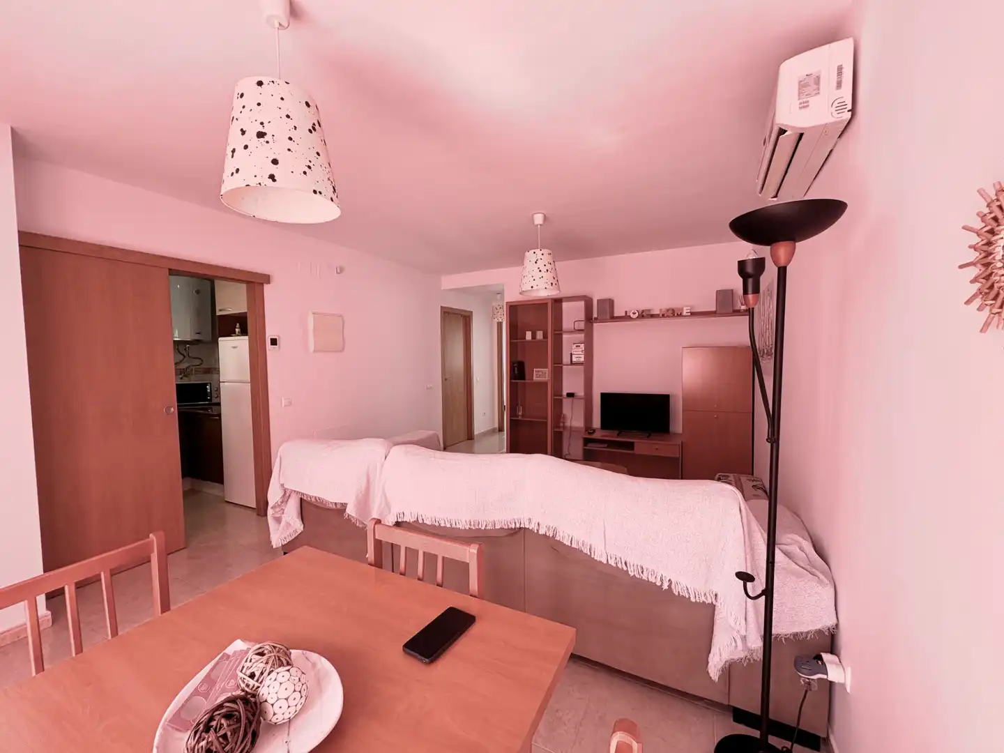 Sala d'estar de Casa adosada de lloguer en Sant Jaume d'Enveja amb Aire condicionat, Terrassa i Moblat