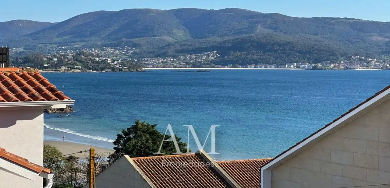 Vista exterior de Casa o xalet en venda en Nigrán amb Calefacció, Jardí privat i Terrassa