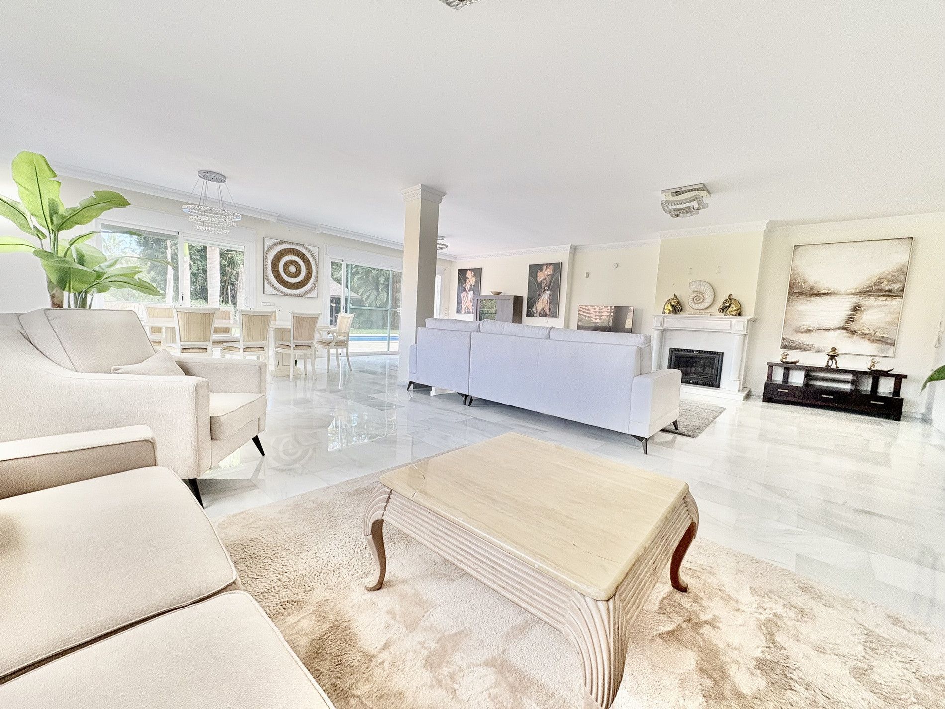 Sala d'estar de Casa o xalet de lloguer en Marbella amb Aire condicionat, Calefacció i Jardí privat