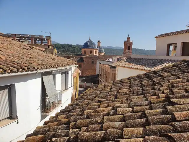 Vista exterior de Casa adosada en venda en Castellnovo amb Terrassa, Traster i Balcó