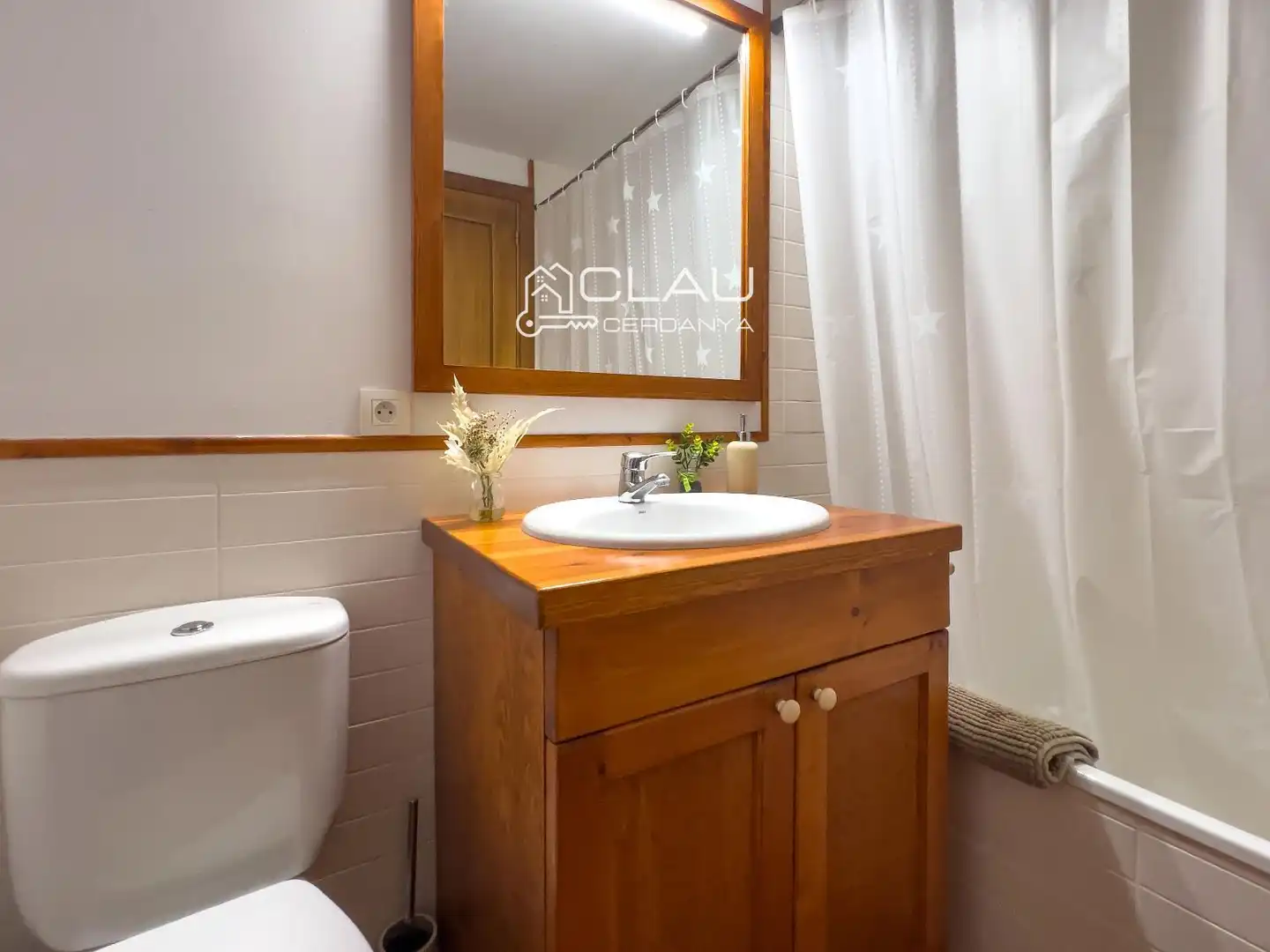 Baño de Piso de alquiler en Osséja con Calefacción, Jardín privado y Parquet