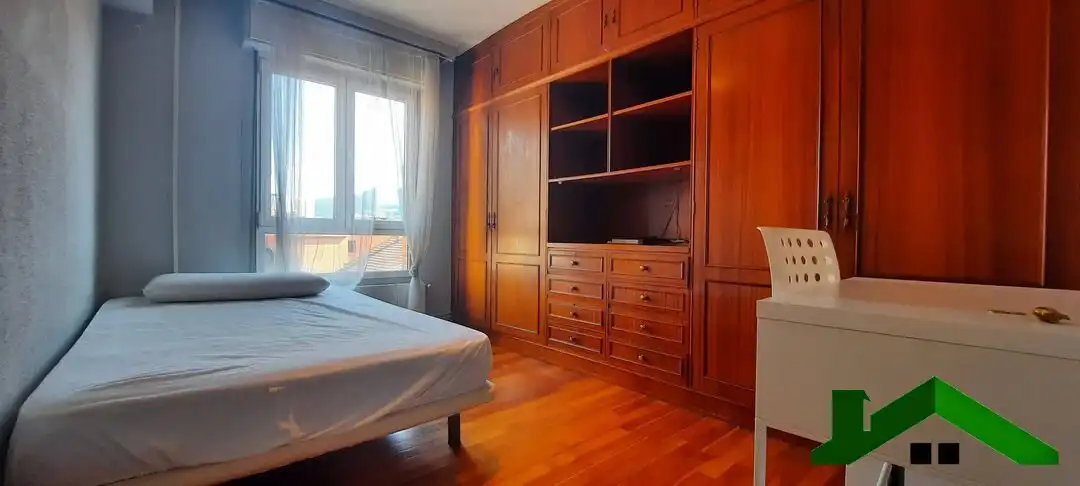 Bedroom of Flat for rent in Bilbao   with Heating and Balcony