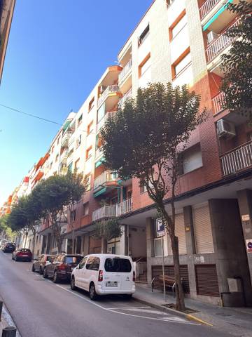 Local comercial en Alquiler en Carrer del Safir, 12 en Can Fatjó - Sant Jordi Park - Plana del Castell