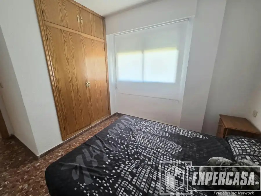 Dormitori de Apartament de lloguer en Cullera amb Terrassa, Piscina i Moblat