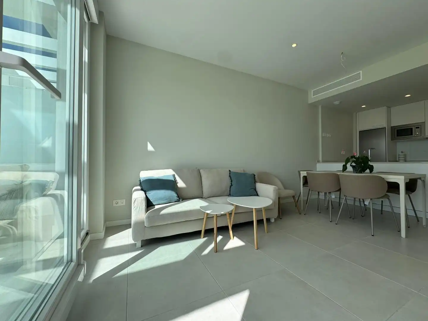 Sala d'estar de Apartament en venda en Chipiona amb Aire condicionat, Terrassa i Traster