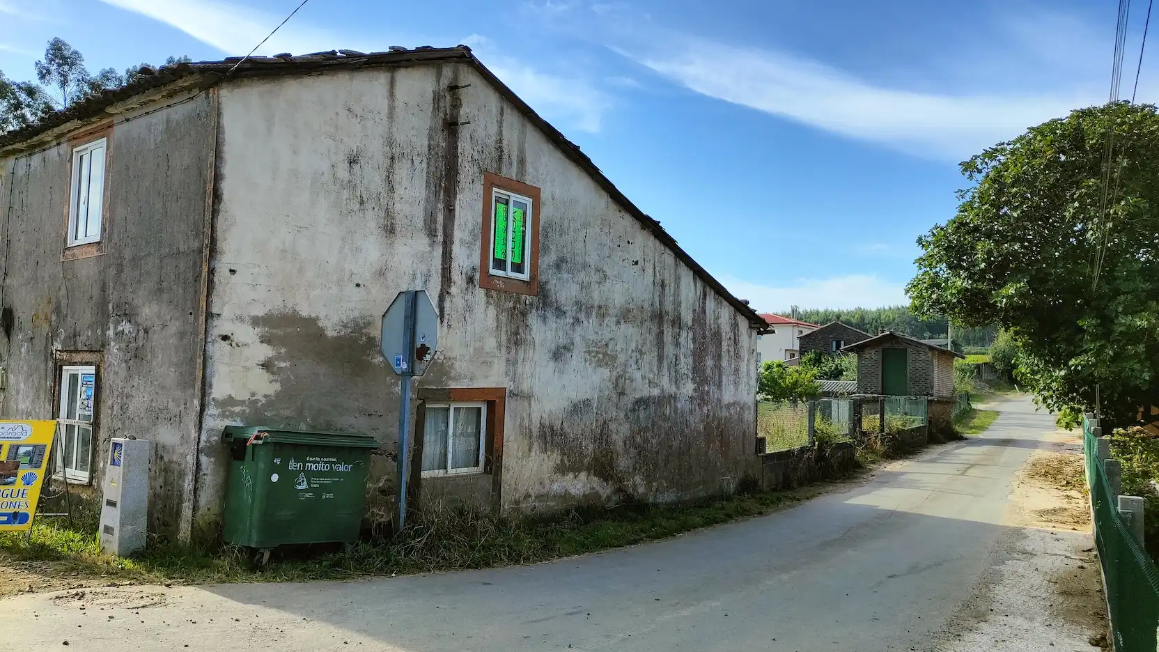 Vista exterior de Casa o xalet en venda en O Pino  amb Jardí privat