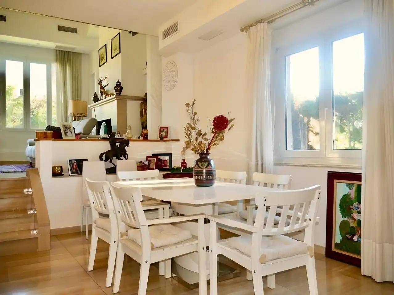 Menjador de Casa o xalet en venda en Tomares amb Aire condicionat, Jardí privat i Parquet