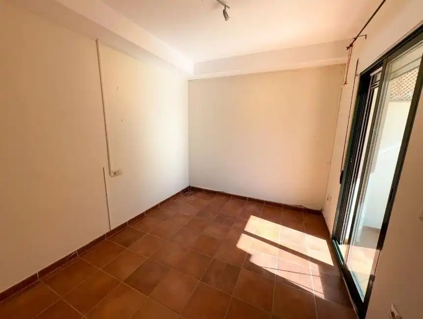 Einfamilien-Reihenhaus zum Verkauf in Alcalalí mit Klimaanlage, Privatgarten und Terrasse