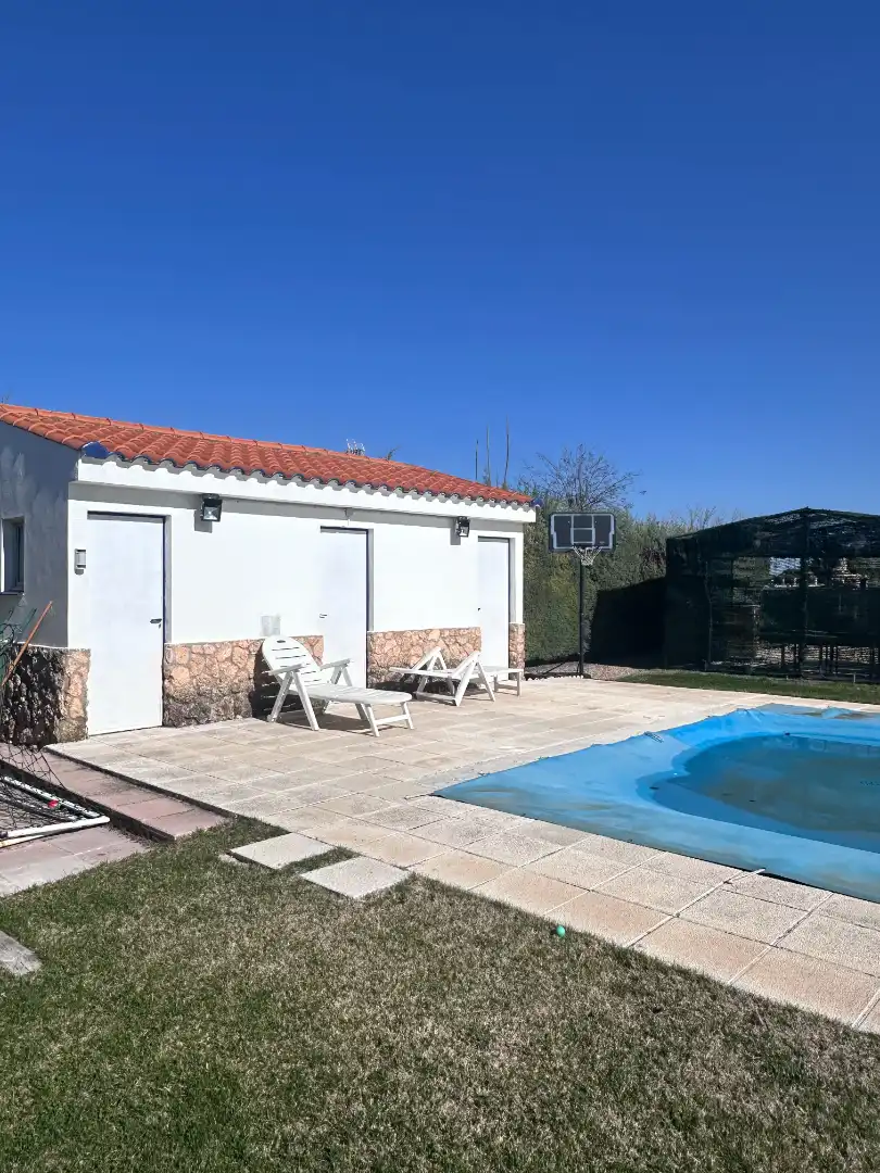 Piscina de Casa o chalet en venta en Illana con Aire acondicionado, Calefacción y Jardín privado