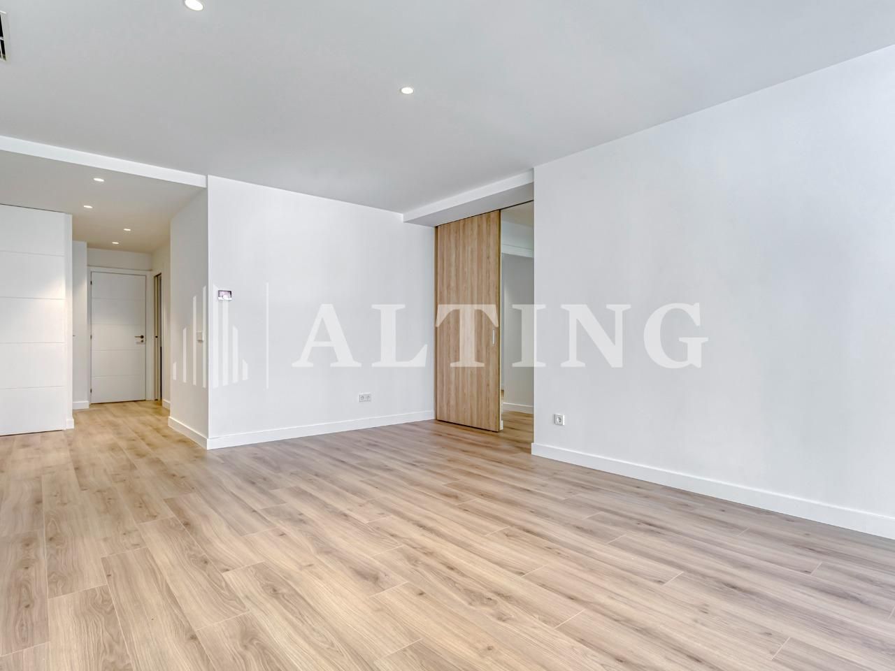 Bedroom of Flat for sale in  Barcelona Capital  with Heating, Parquet flooring and Terrace