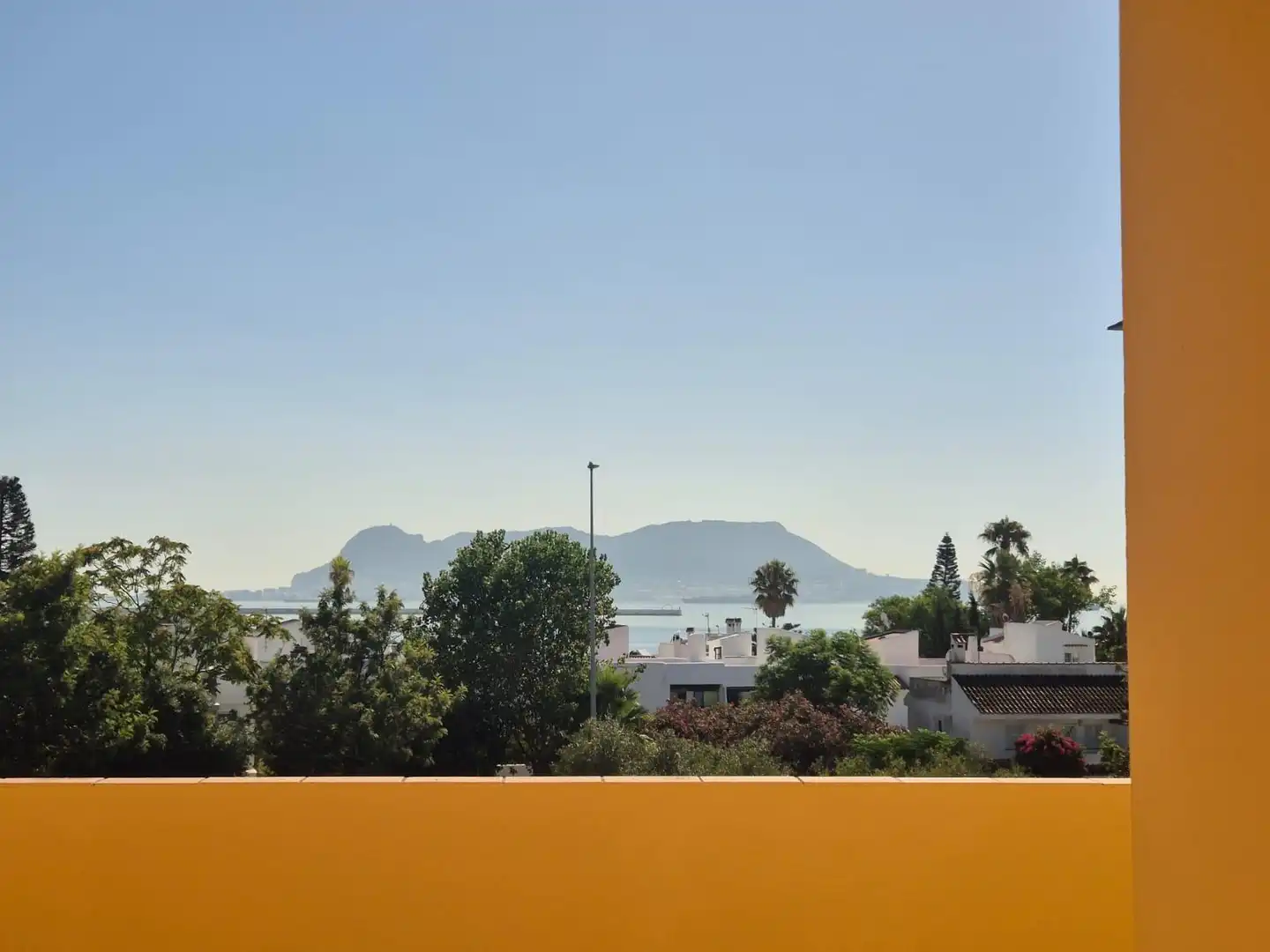 Vista exterior de Casa adosada en venta en Algeciras con Terraza y Balcón