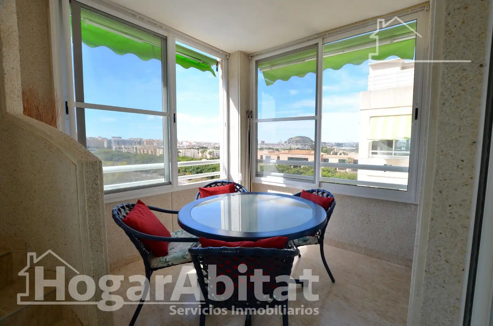 Habitación de Ático en venta en Alicante / Alacant con Calefacción, Jardín privado y Terraza