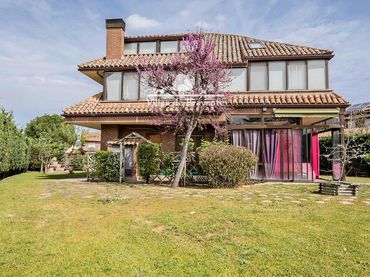 Villa avec balcon à vendre à Monte Rozas