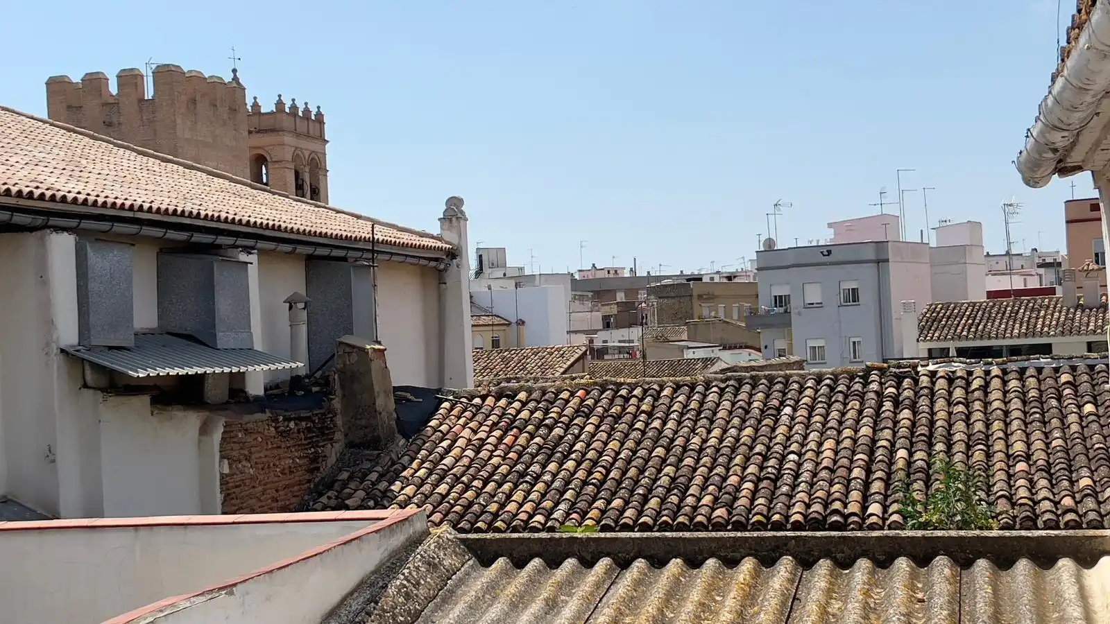 Vista exterior de Casa o xalet en venda en Alaquàs amb Terrassa, Traster i Balcó