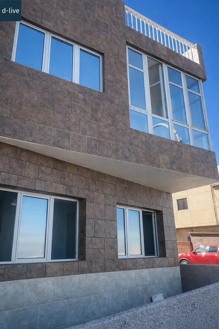 Vista exterior de Casa adosada en venda en Arucas amb Terrassa i Balcó