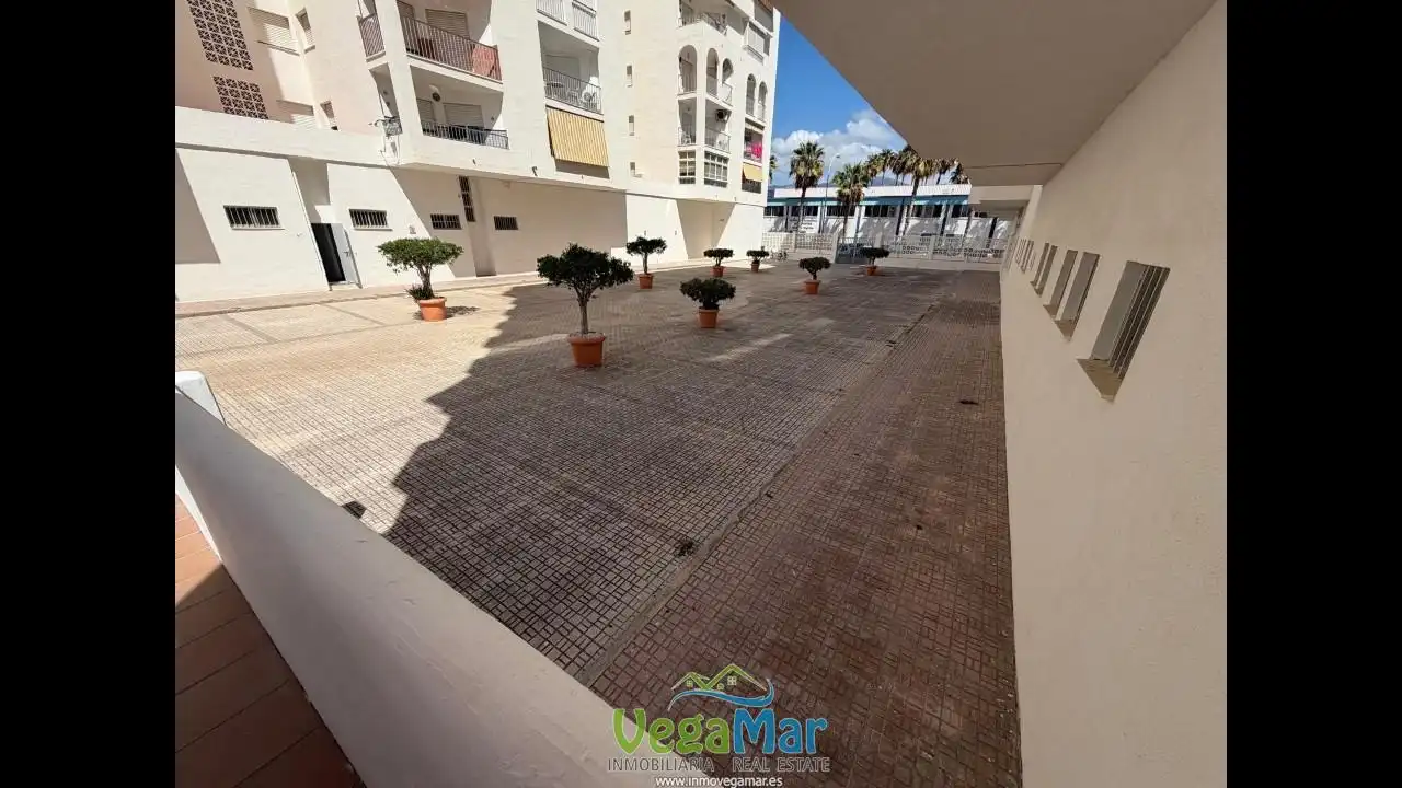 Flat for rent in Avenida Amelia Sánchez de Alcázar, Almuñecar Centro